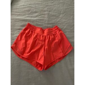 Lululemon Hotty Hot Low-Rise Lined shorts 4”